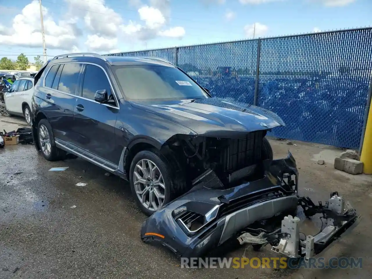 1 Photograph of a damaged car 5UXCW2C04M9G13793 BMW X7 2021