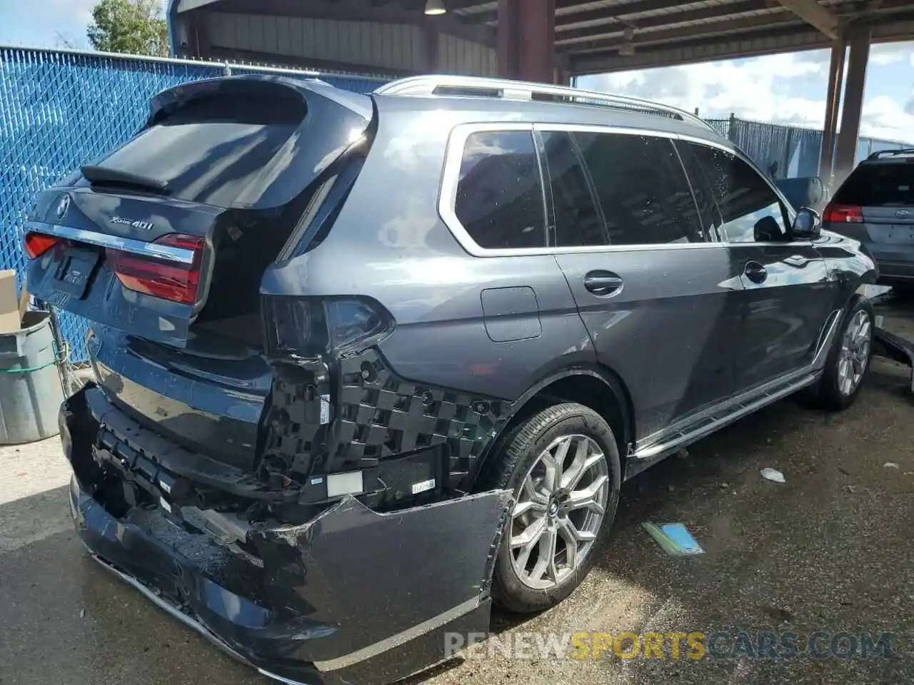 4 Photograph of a damaged car 5UXCW2C04M9G13793 BMW X7 2021