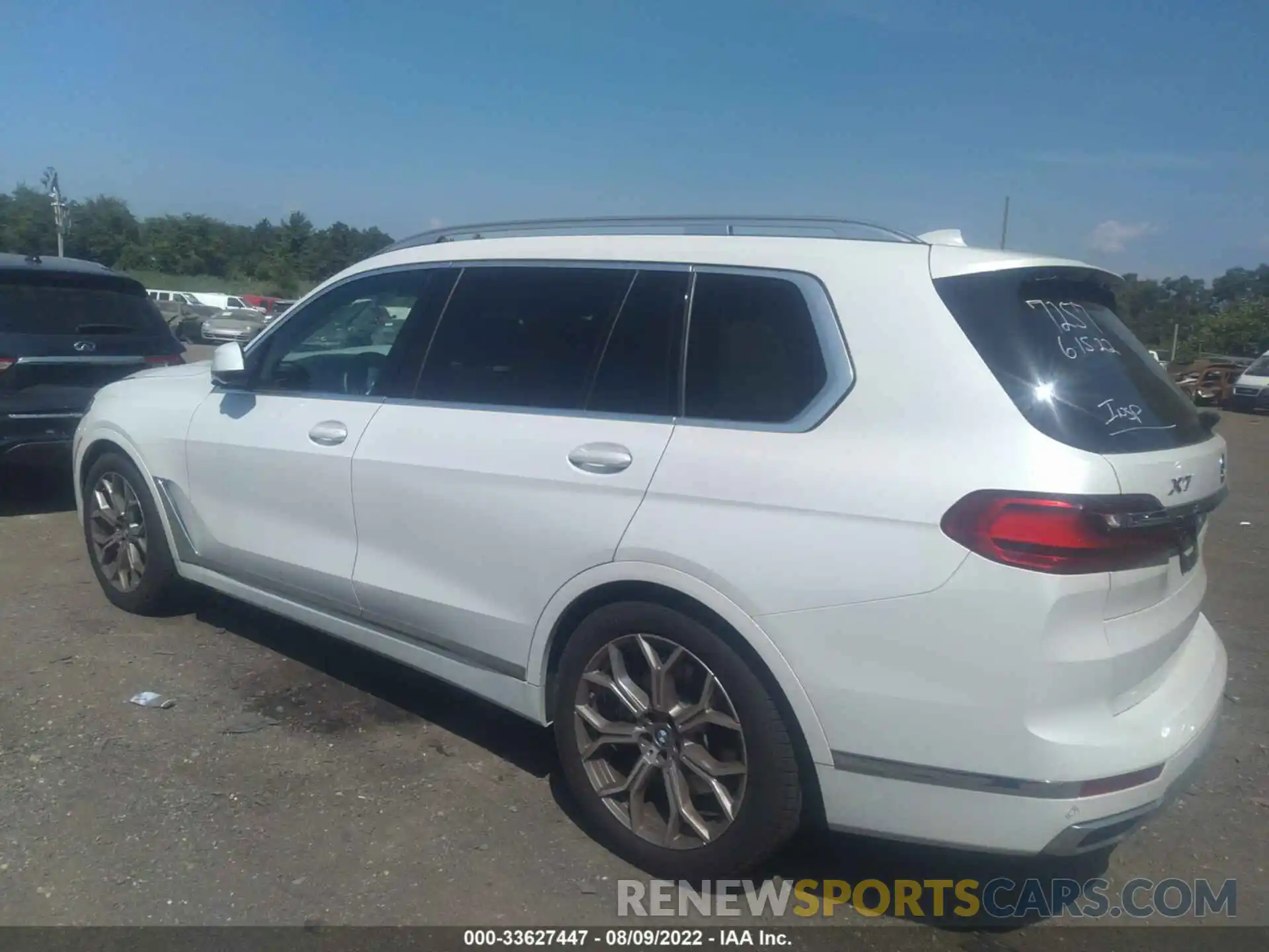 3 Photograph of a damaged car 5UXCW2C04M9G38936 BMW X7 2021