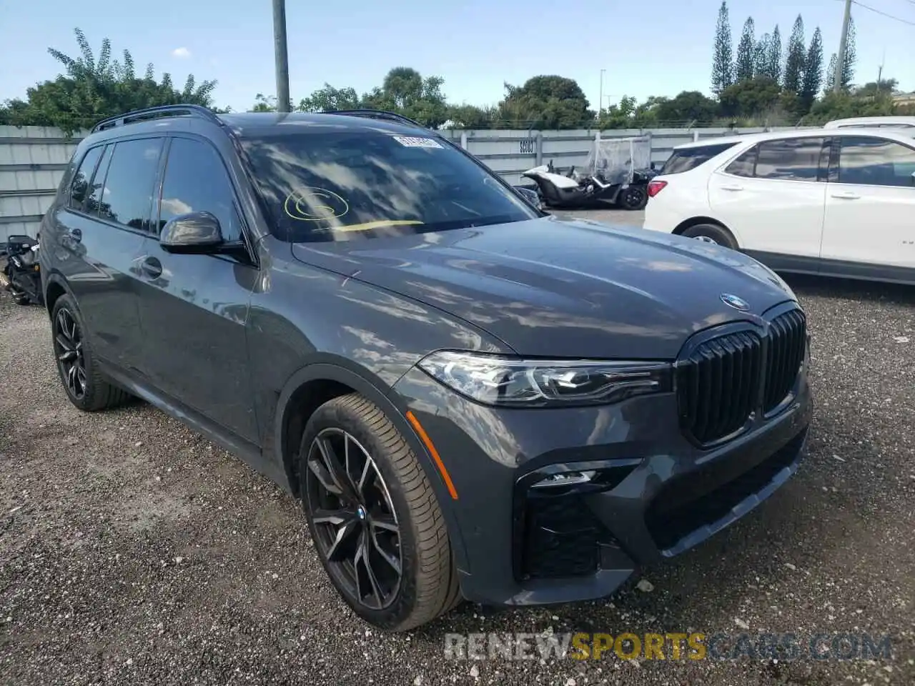 1 Photograph of a damaged car 5UXCW2C04M9G68390 BMW X7 2021