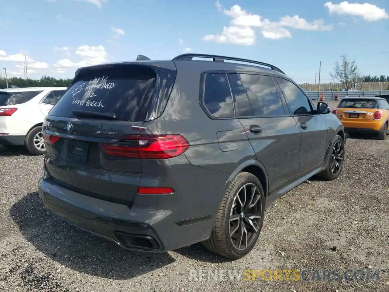 4 Photograph of a damaged car 5UXCW2C04M9G68390 BMW X7 2021