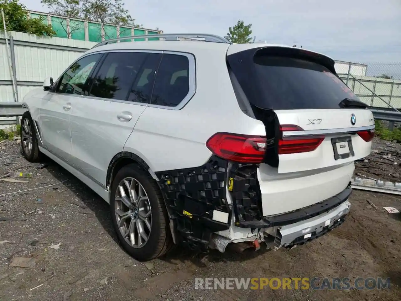 3 Photograph of a damaged car 5UXCW2C04M9G74173 BMW X7 2021