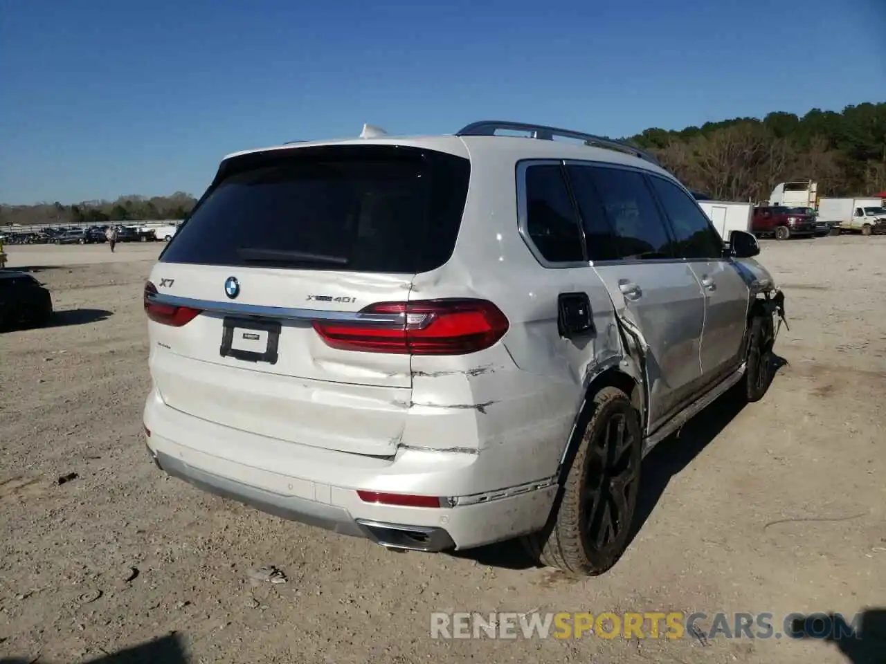 4 Photograph of a damaged car 5UXCW2C04M9G75632 BMW X7 2021