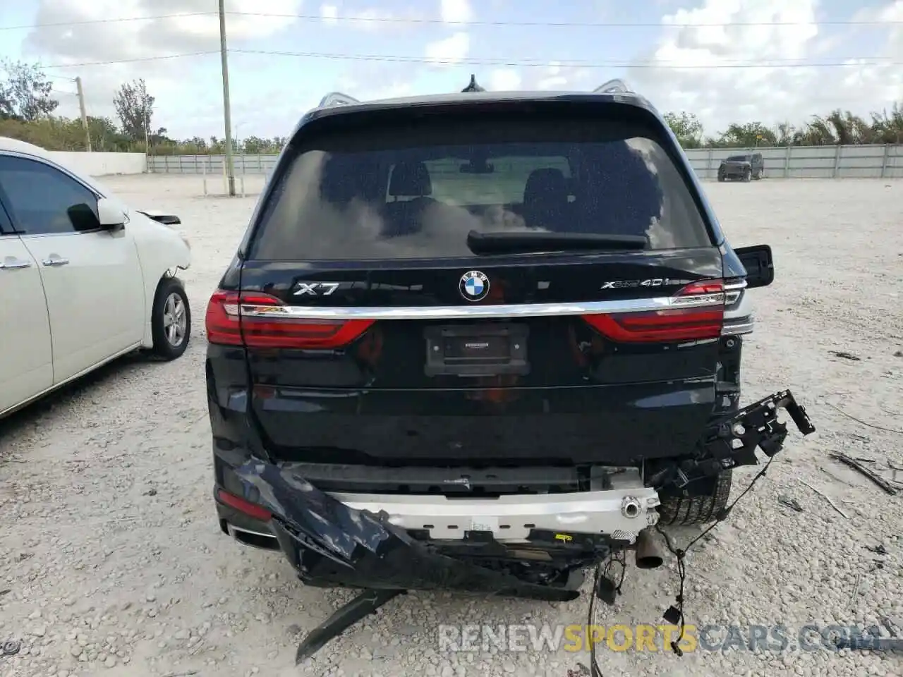 9 Photograph of a damaged car 5UXCW2C04M9H14557 BMW X7 2021