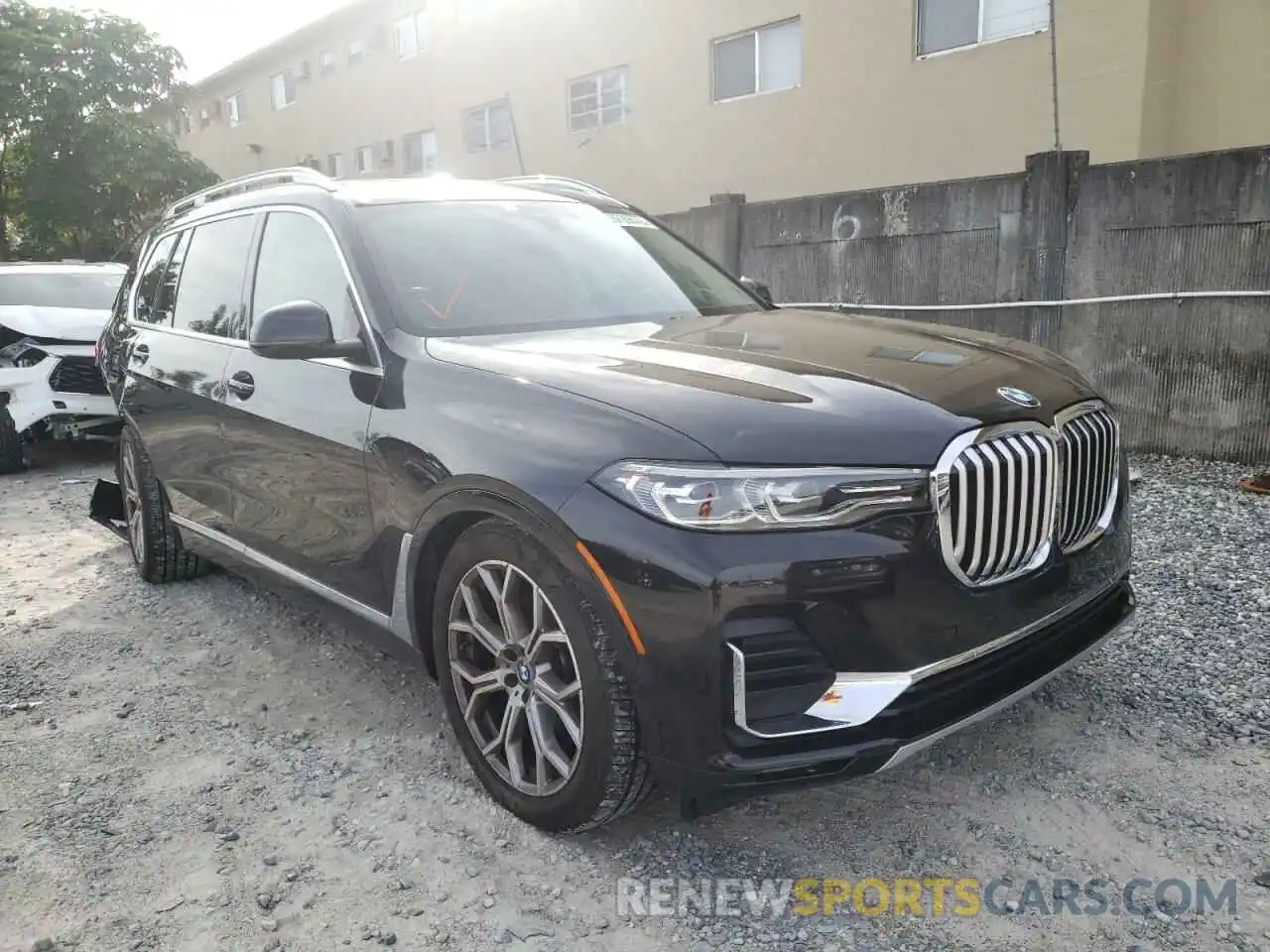 1 Photograph of a damaged car 5UXCW2C04M9H49387 BMW X7 2021