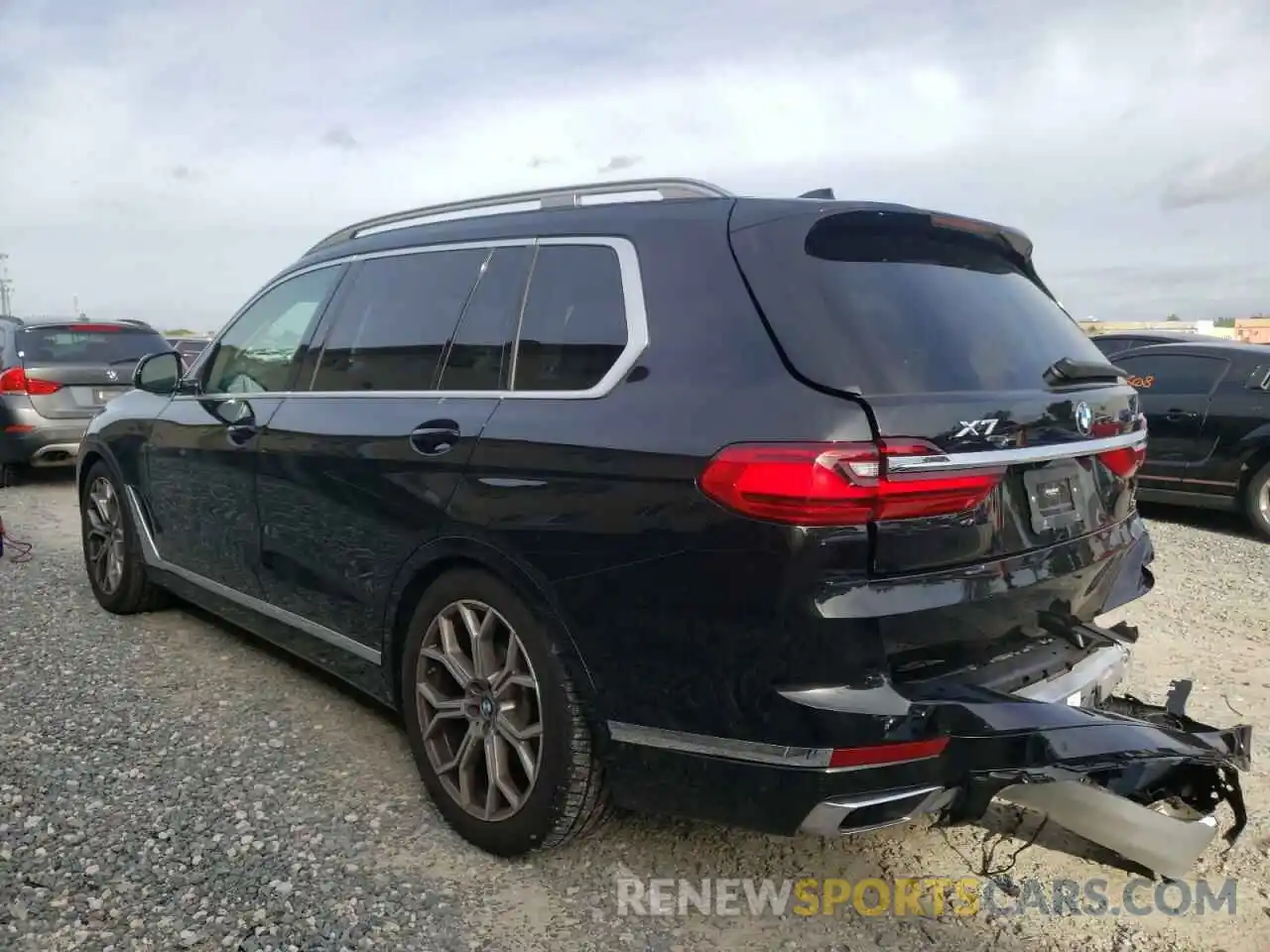 3 Photograph of a damaged car 5UXCW2C04M9H49387 BMW X7 2021