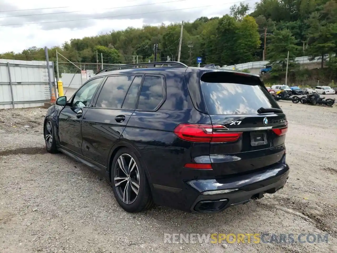 3 Photograph of a damaged car 5UXCW2C05M9E34484 BMW X7 2021