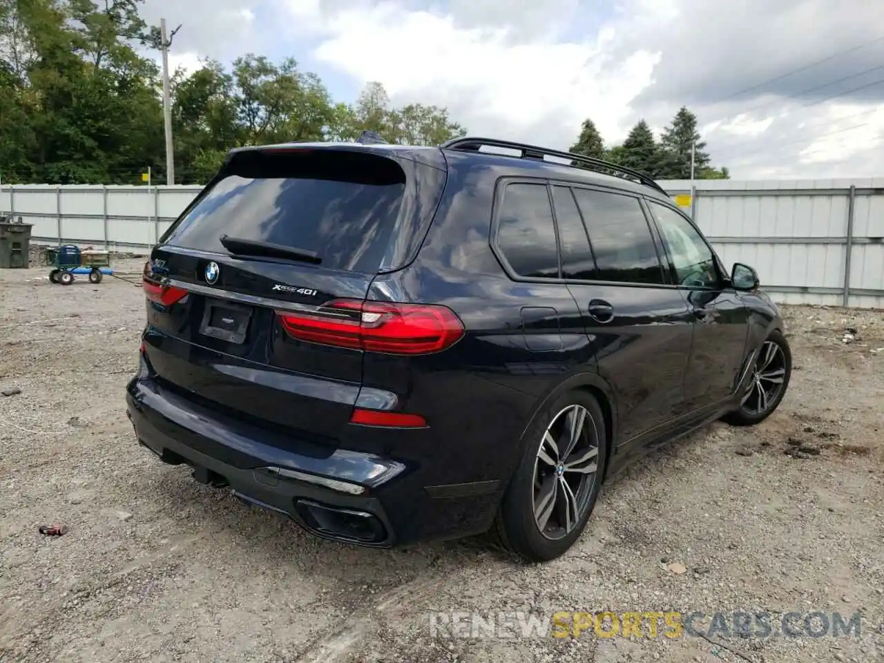 4 Photograph of a damaged car 5UXCW2C05M9E34484 BMW X7 2021