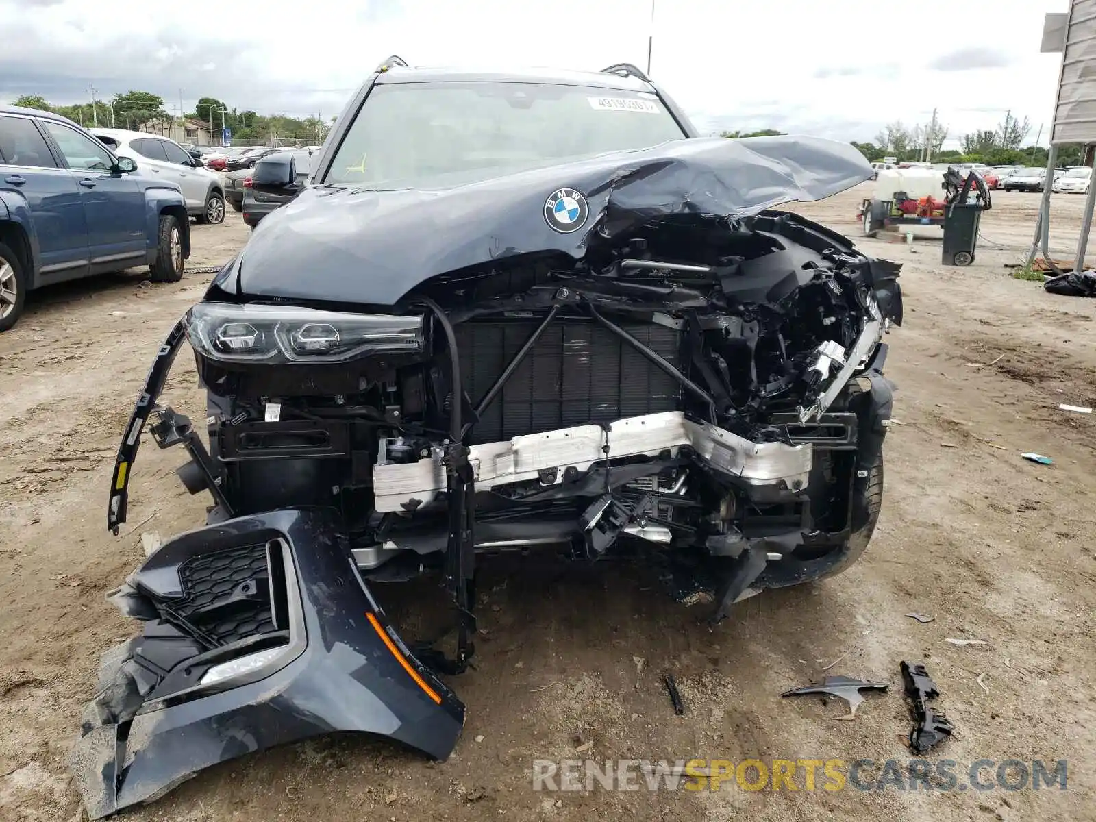 9 Photograph of a damaged car 5UXCW2C05M9F05800 BMW X7 2021