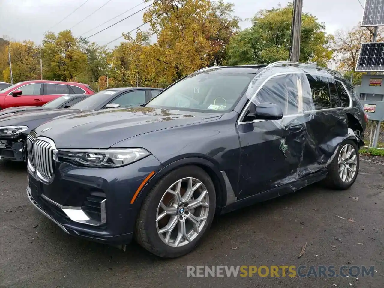 2 Photograph of a damaged car 5UXCW2C05M9F83297 BMW X7 2021