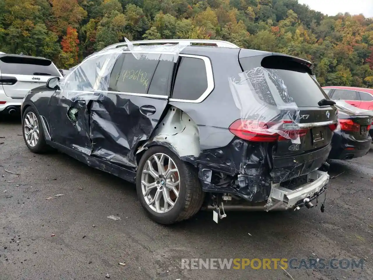 3 Photograph of a damaged car 5UXCW2C05M9F83297 BMW X7 2021