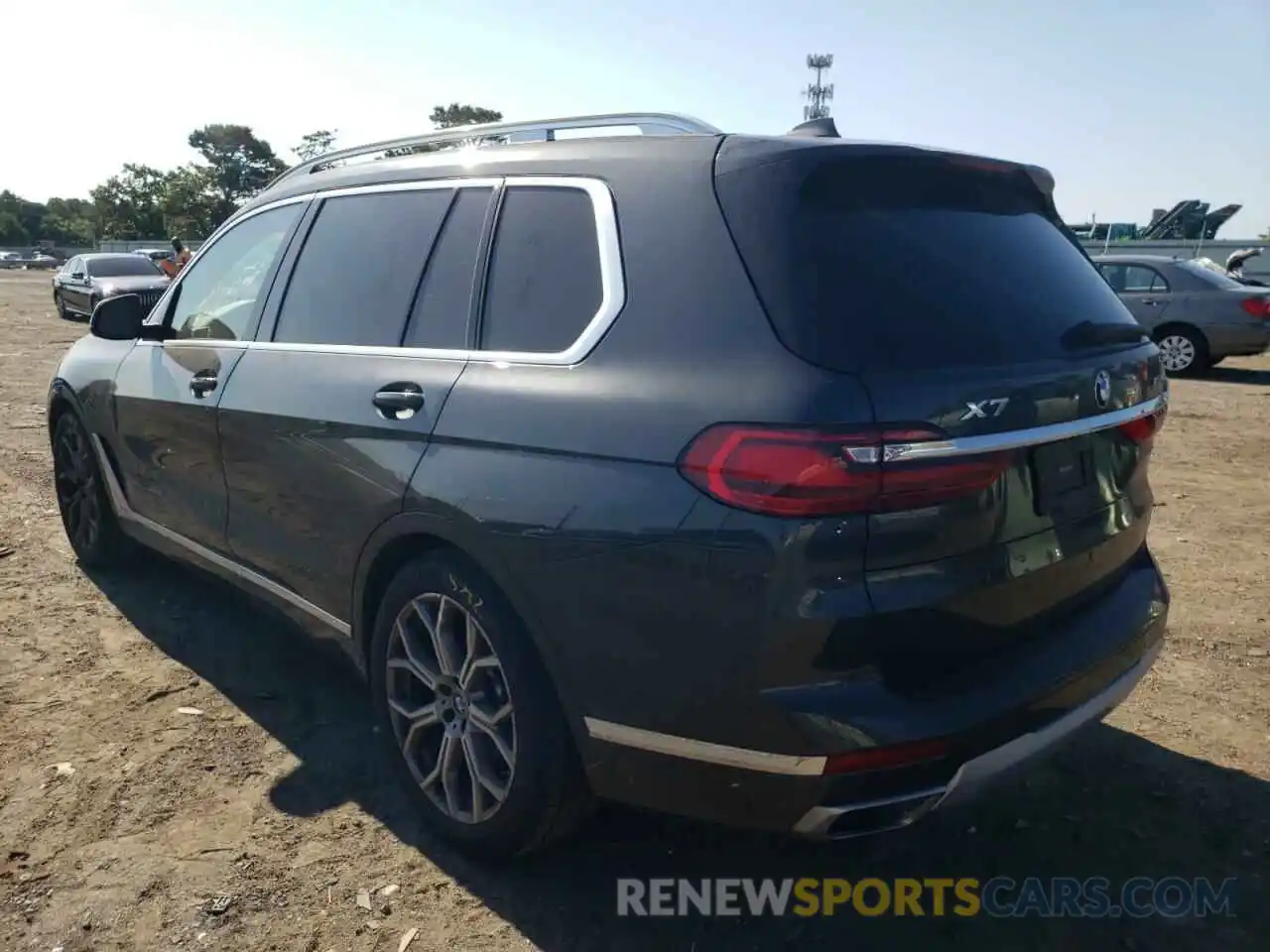 3 Photograph of a damaged car 5UXCW2C05M9H11330 BMW X7 2021