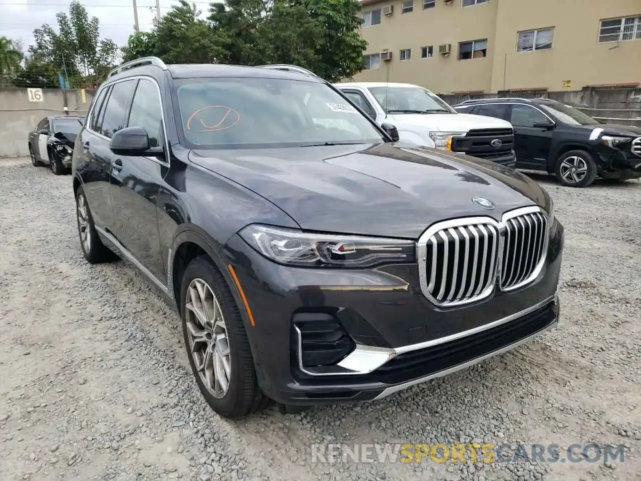 1 Photograph of a damaged car 5UXCW2C05M9H16169 BMW X7 2021