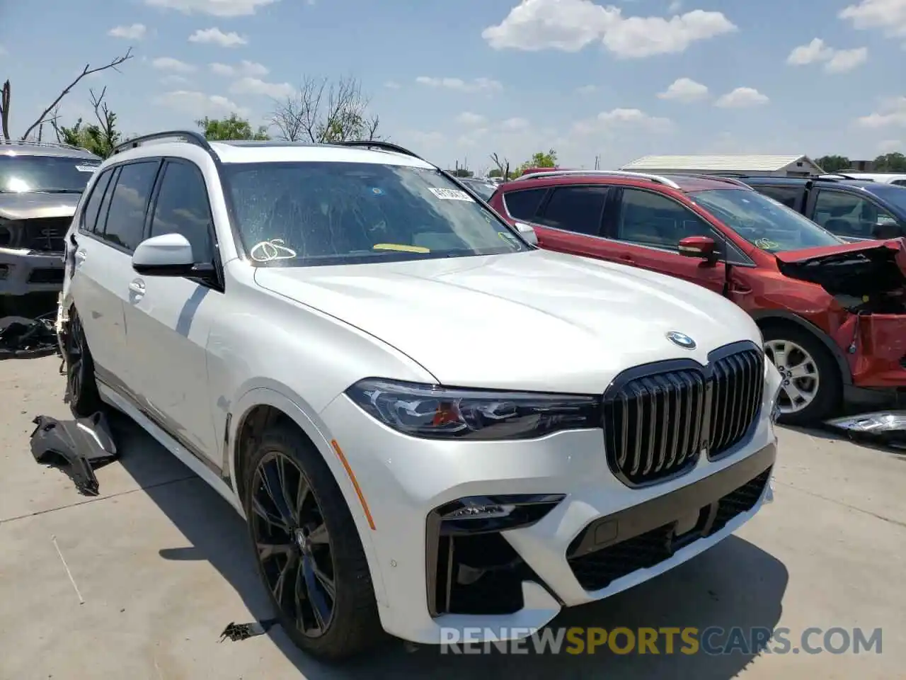 1 Photograph of a damaged car 5UXCW2C05M9H52699 BMW X7 2021