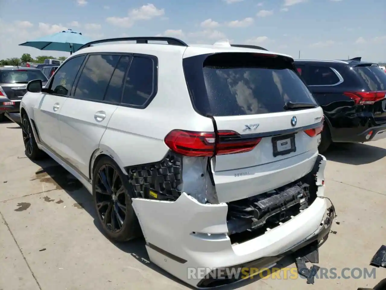 3 Photograph of a damaged car 5UXCW2C05M9H52699 BMW X7 2021