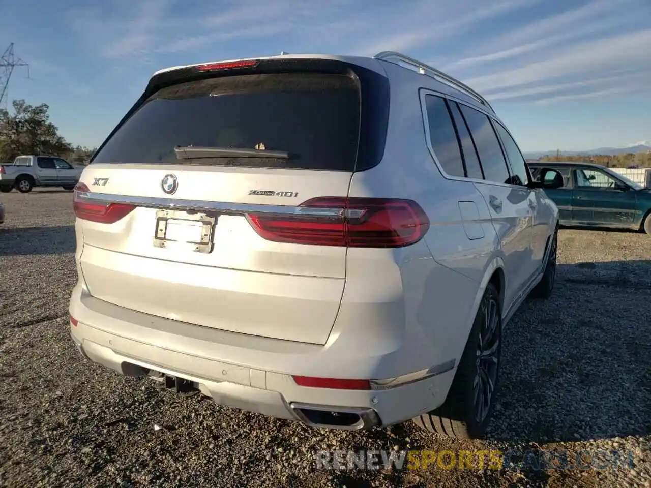 4 Photograph of a damaged car 5UXCW2C05M9H63802 BMW X7 2021