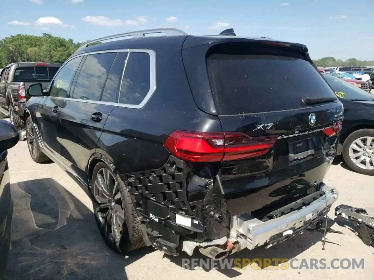 3 Photograph of a damaged car 5UXCW2C06M9E85847 BMW X7 2021