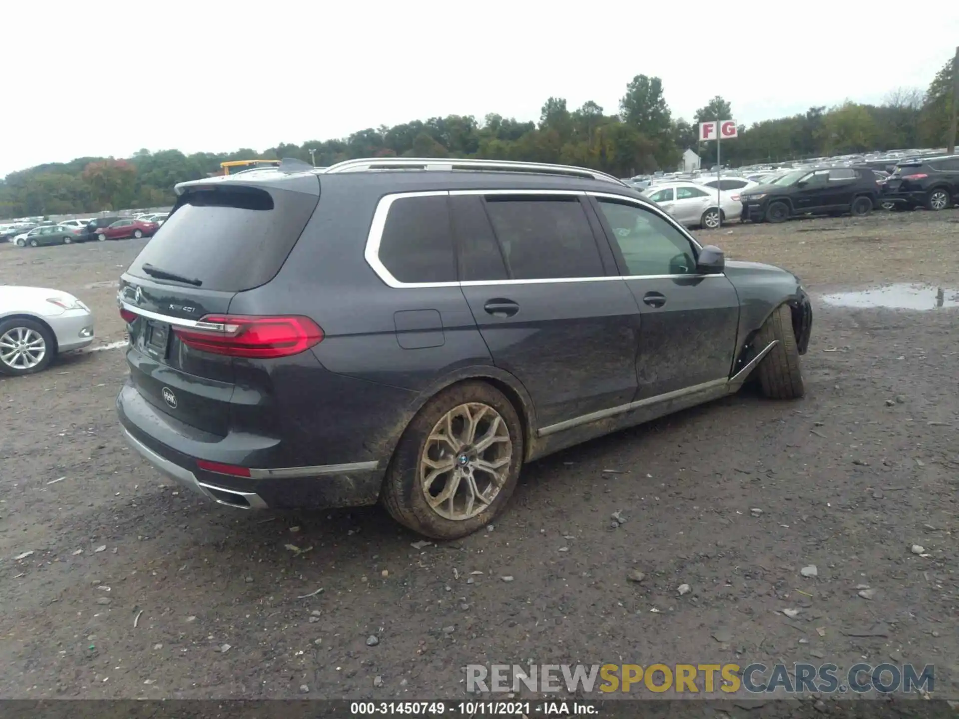 4 Photograph of a damaged car 5UXCW2C06M9G03573 BMW X7 2021