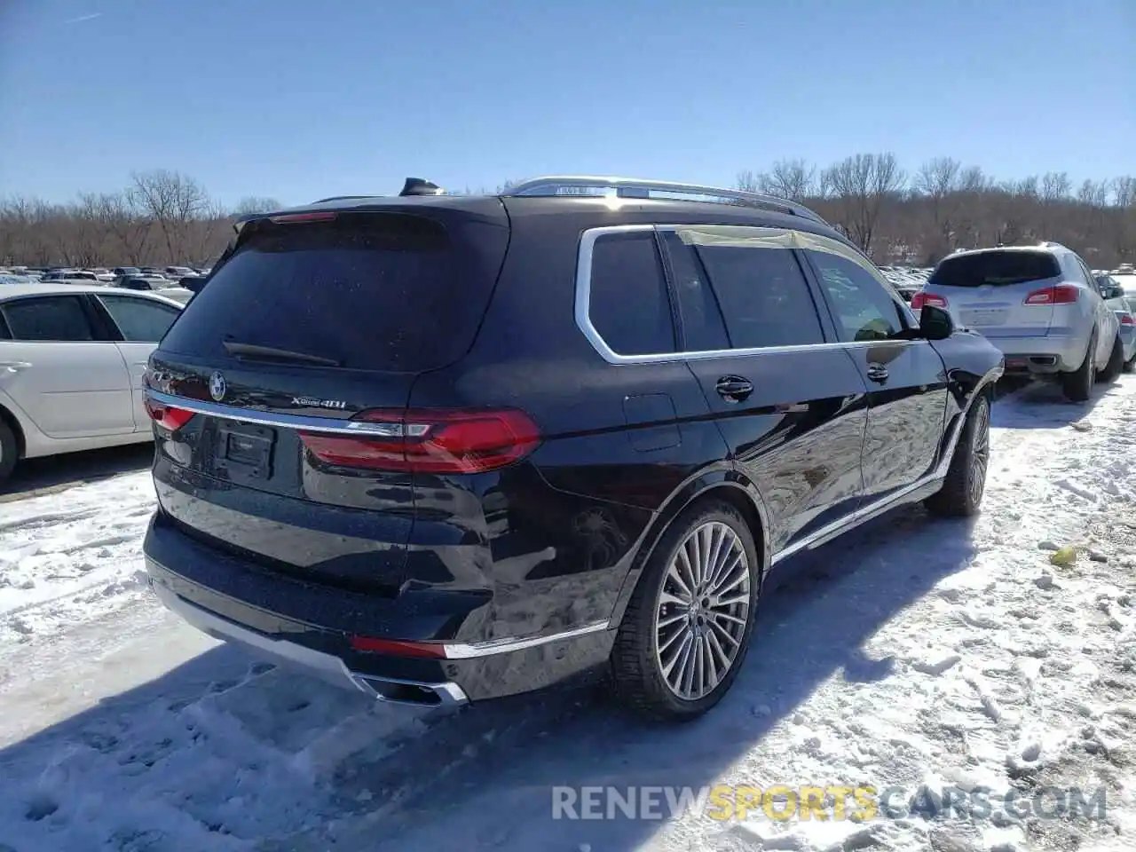 4 Photograph of a damaged car 5UXCW2C06M9G06747 BMW X7 2021