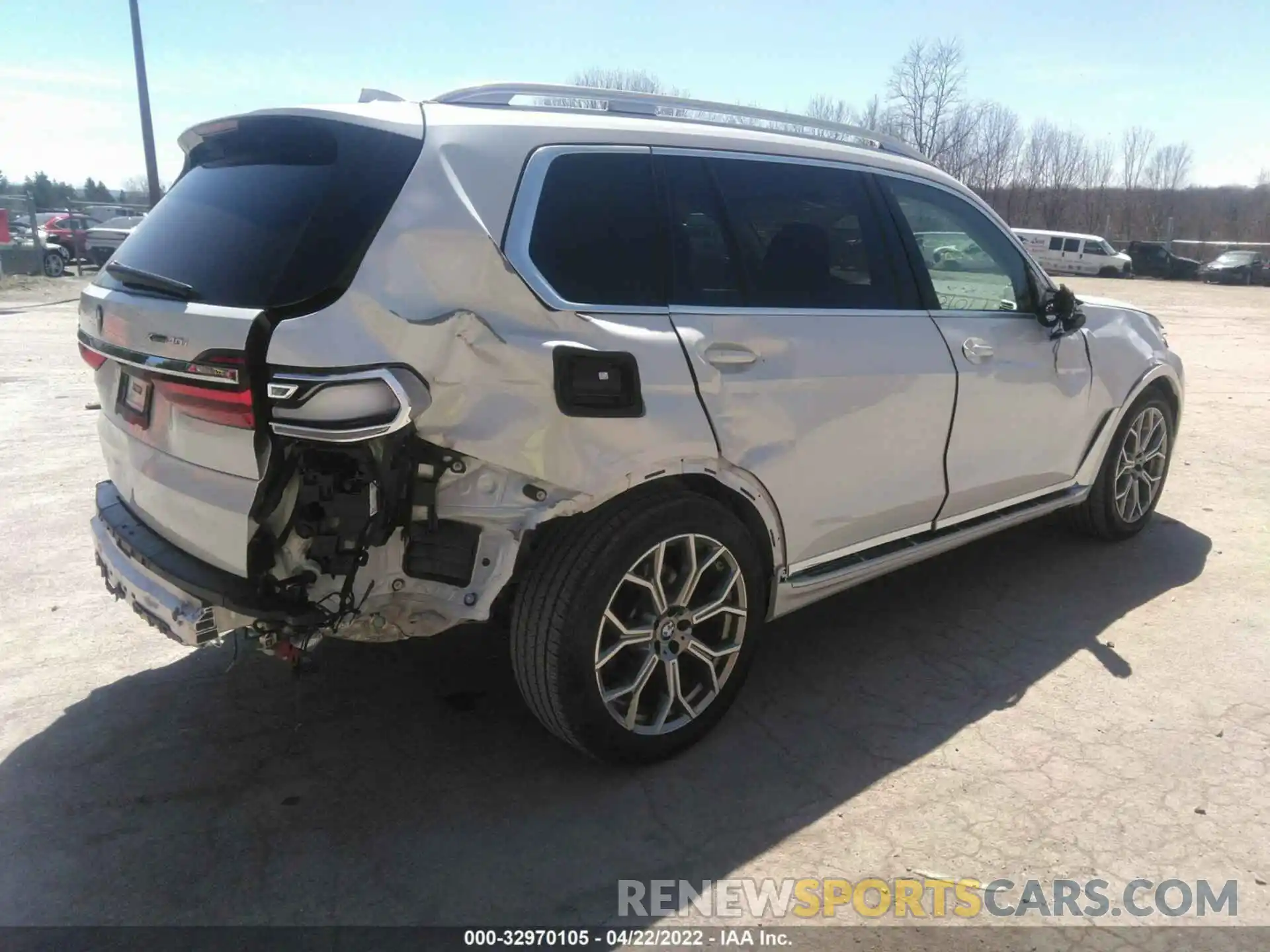 4 Photograph of a damaged car 5UXCW2C06M9G06974 BMW X7 2021