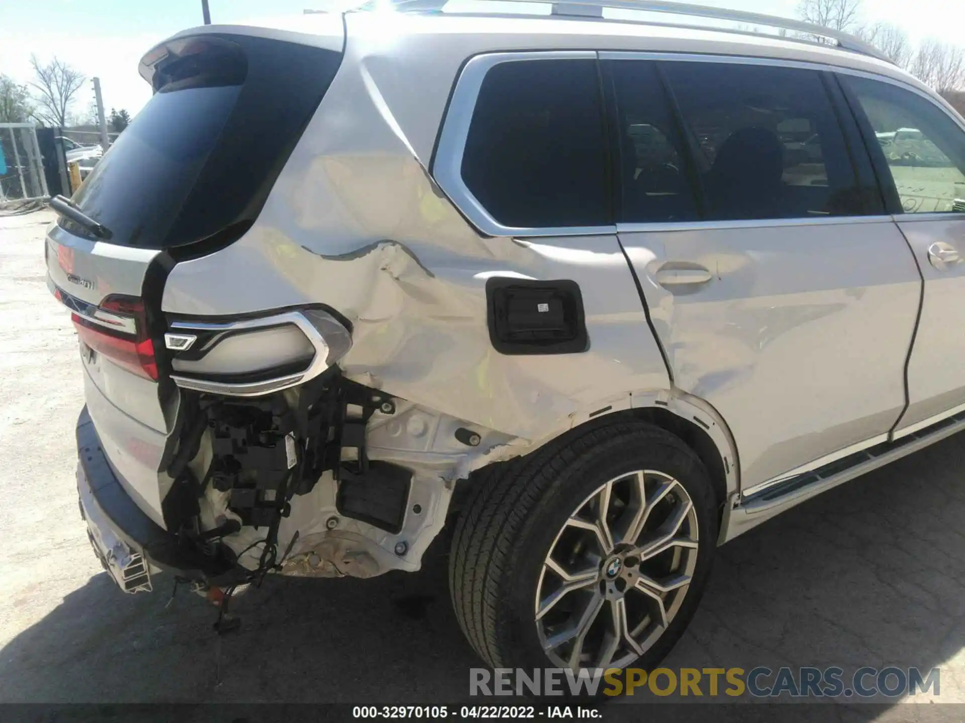 6 Photograph of a damaged car 5UXCW2C06M9G06974 BMW X7 2021