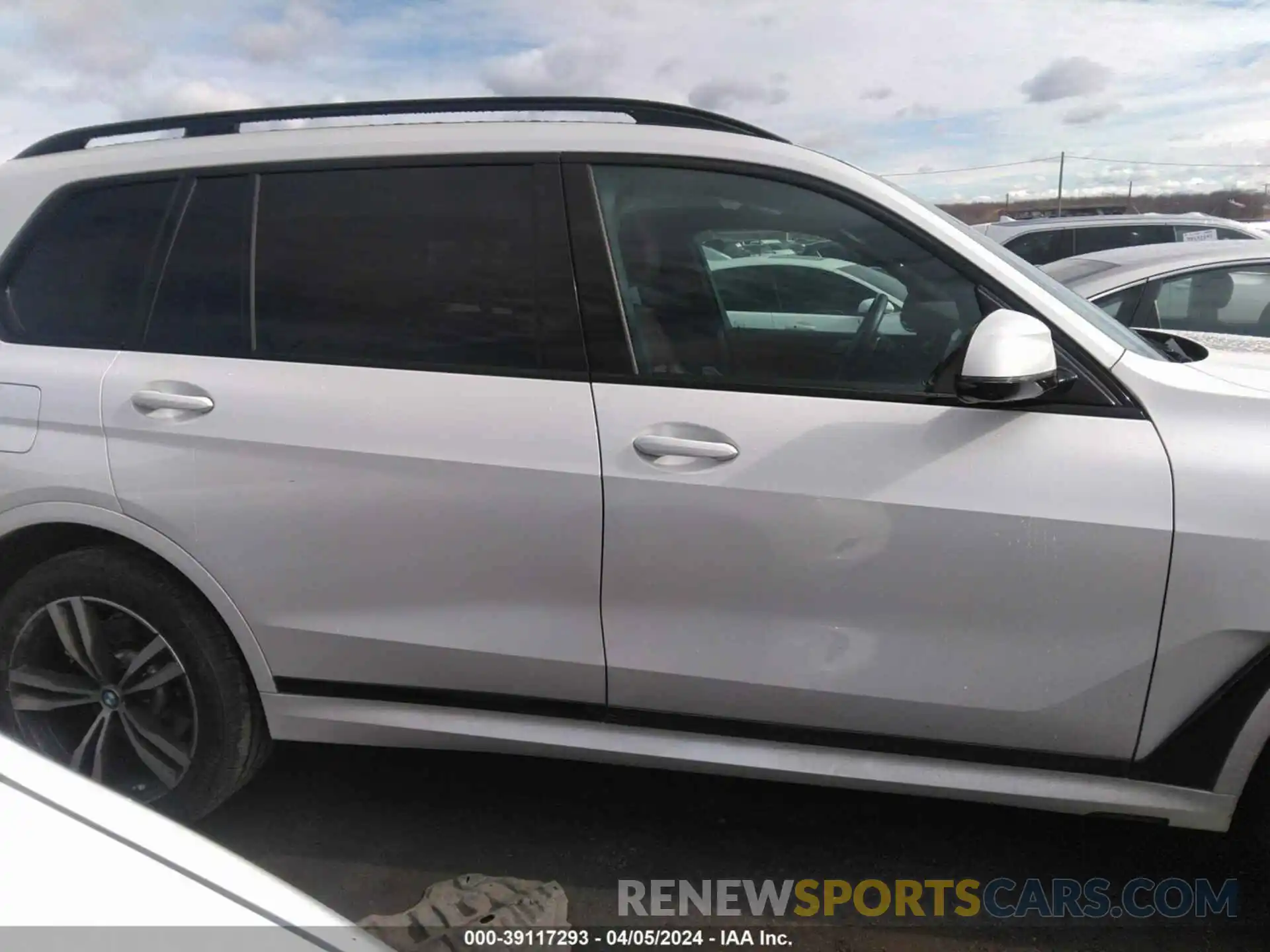 13 Photograph of a damaged car 5UXCW2C06M9H11594 BMW X7 2021