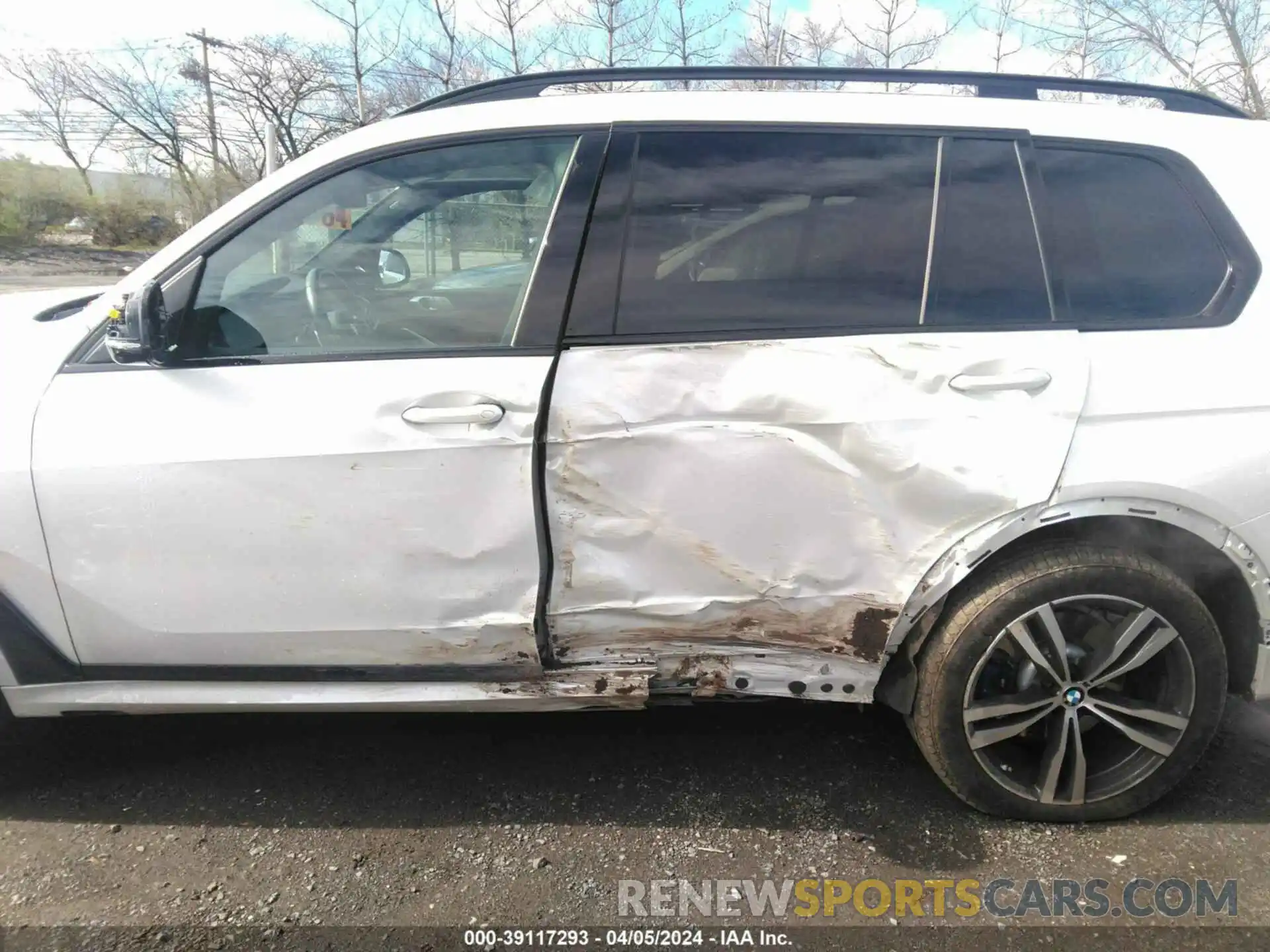 14 Photograph of a damaged car 5UXCW2C06M9H11594 BMW X7 2021