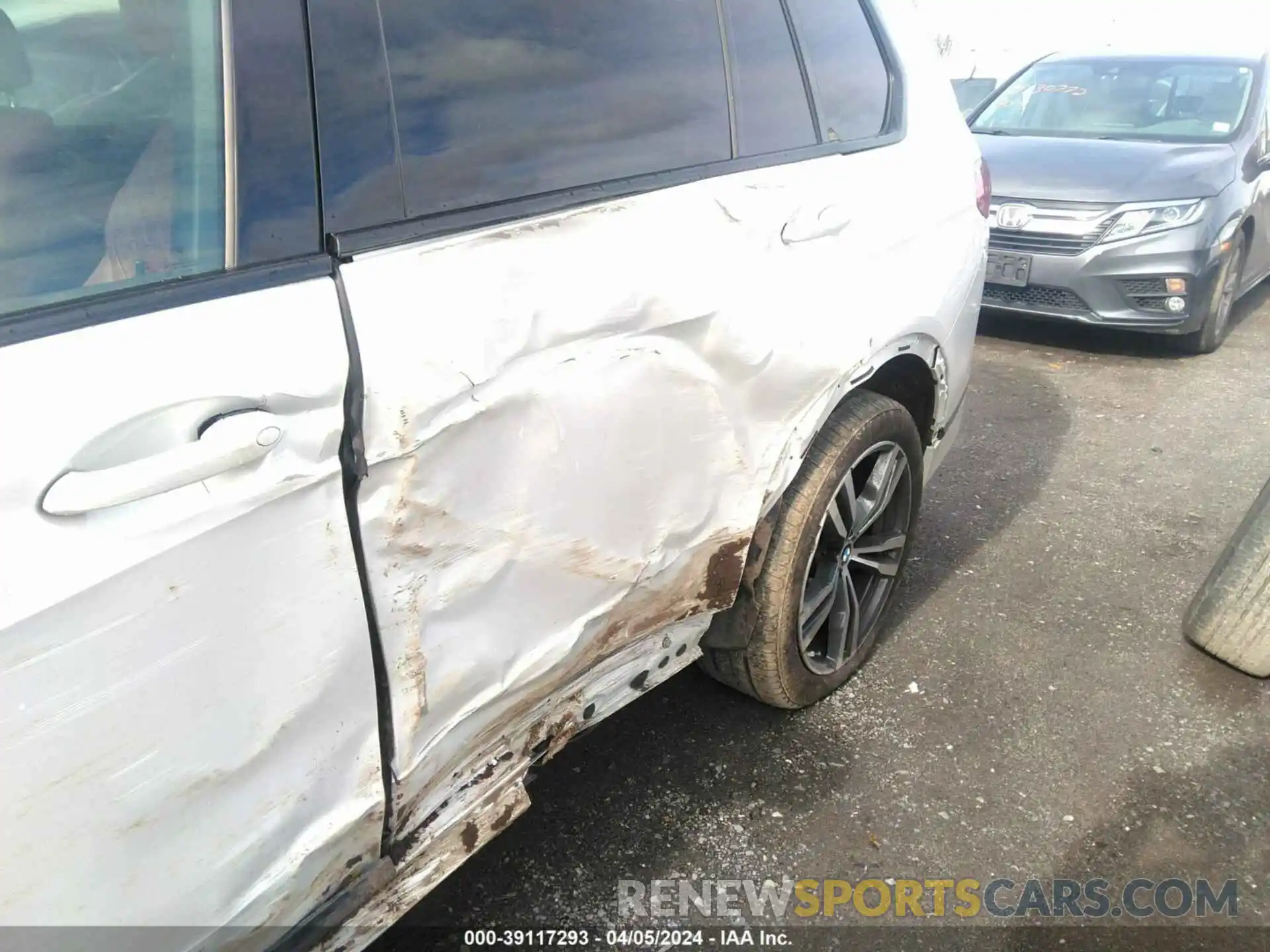 6 Photograph of a damaged car 5UXCW2C06M9H11594 BMW X7 2021