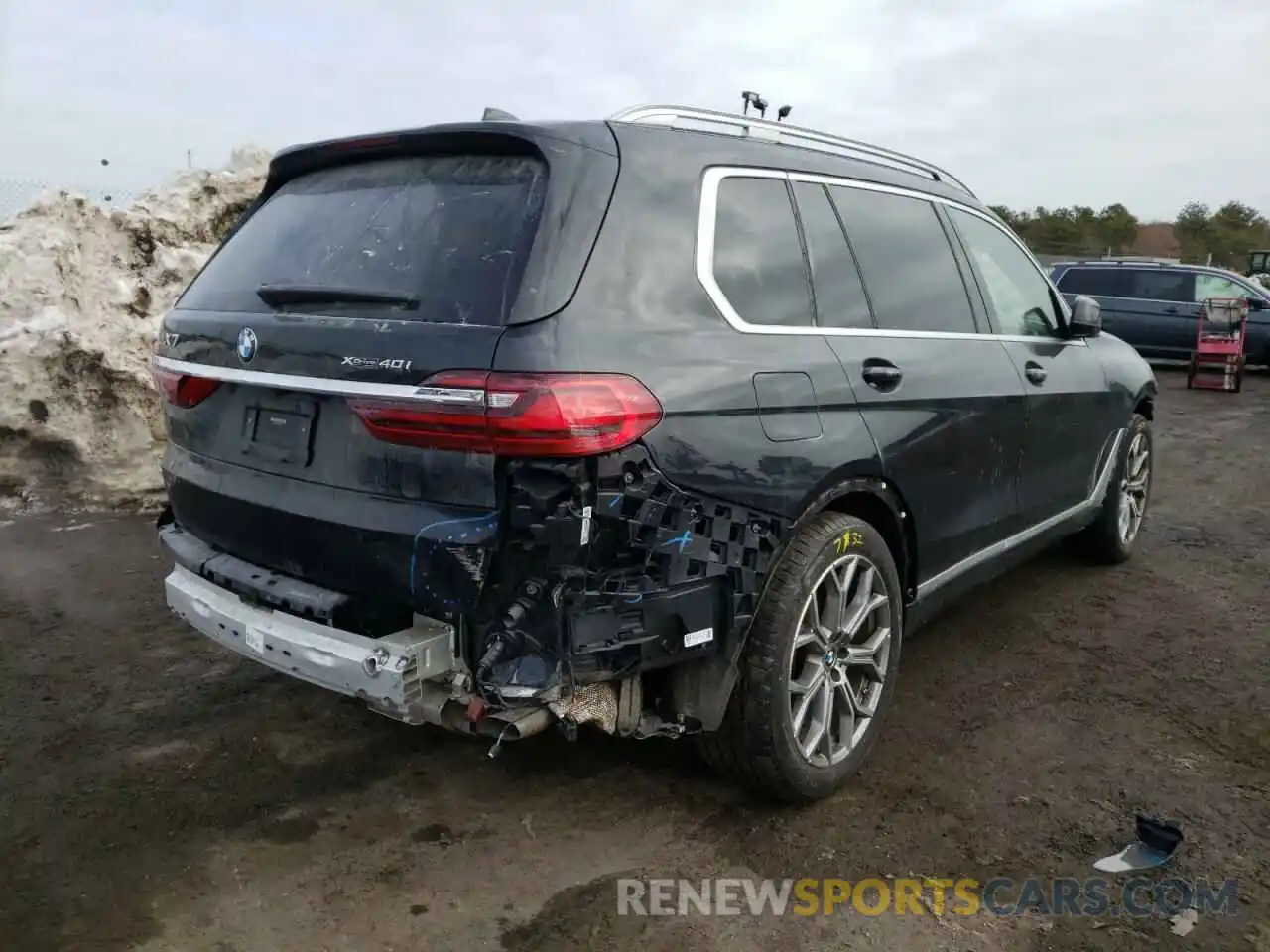 4 Photograph of a damaged car 5UXCW2C06M9H14026 BMW X7 2021