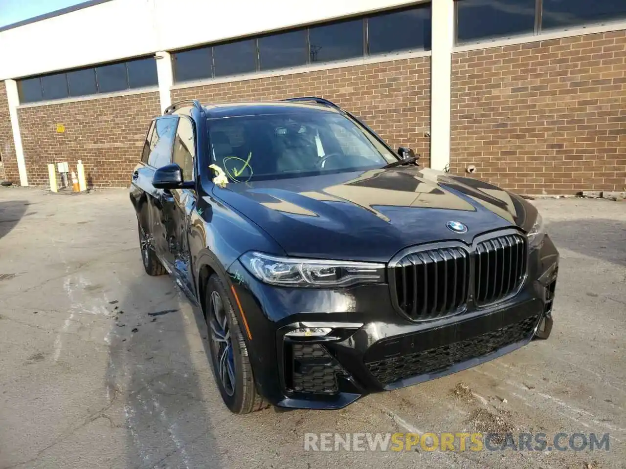 1 Photograph of a damaged car 5UXCW2C06M9H58009 BMW X7 2021