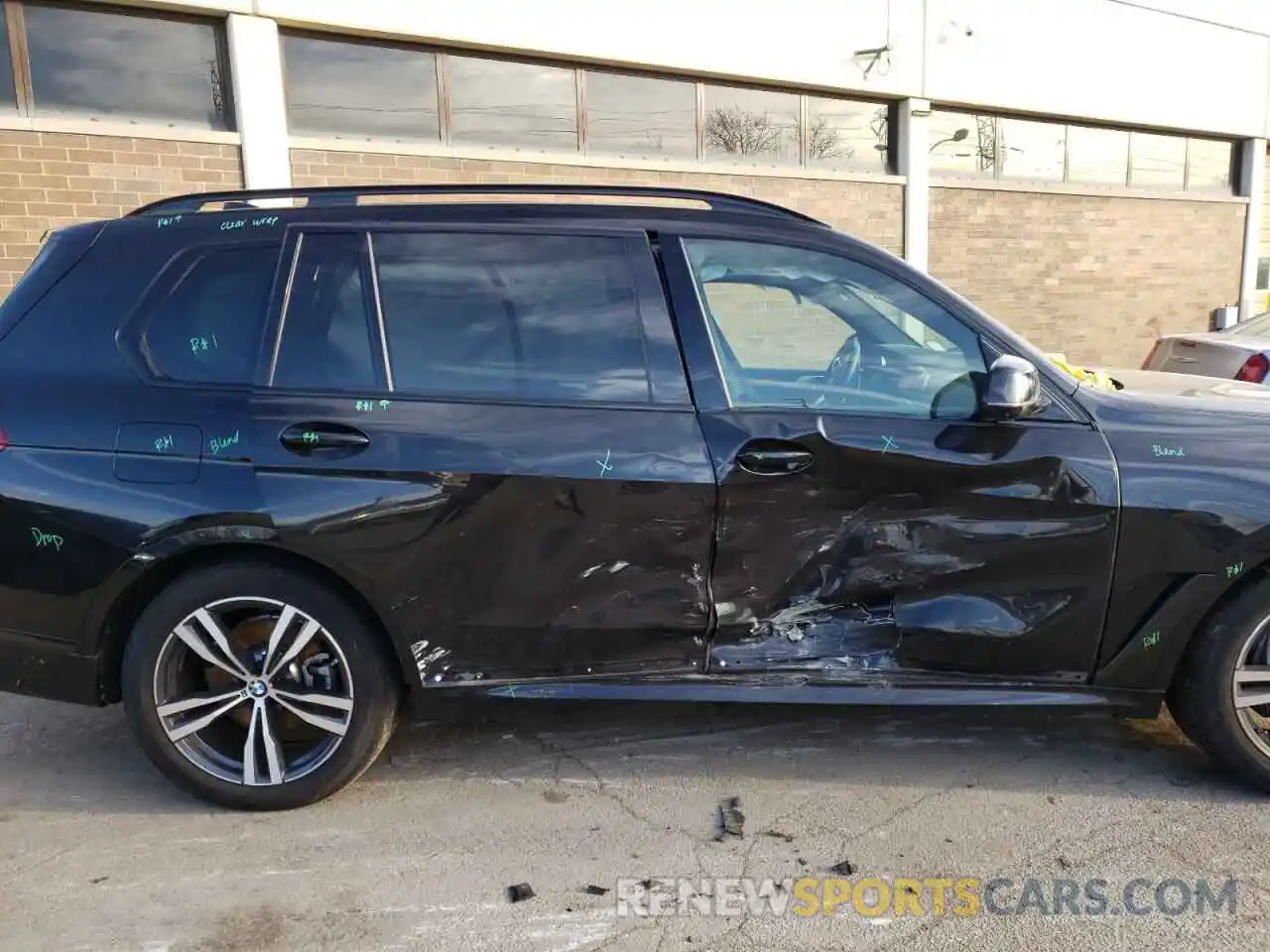 9 Photograph of a damaged car 5UXCW2C06M9H58009 BMW X7 2021