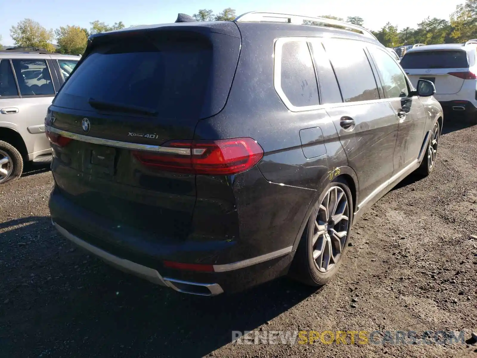 4 Photograph of a damaged car 5UXCW2C07M9D77267 BMW X7 2021