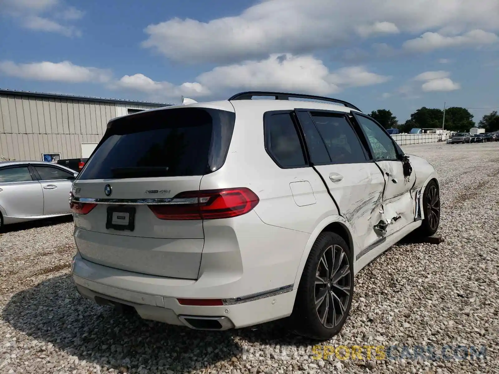 4 Photograph of a damaged car 5UXCW2C07M9E06122 BMW X7 2021