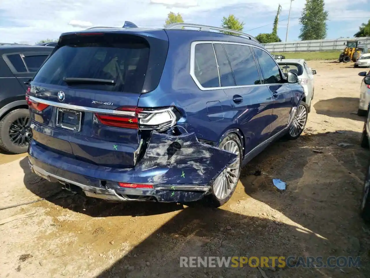 4 Photograph of a damaged car 5UXCW2C07M9E36432 BMW X7 2021