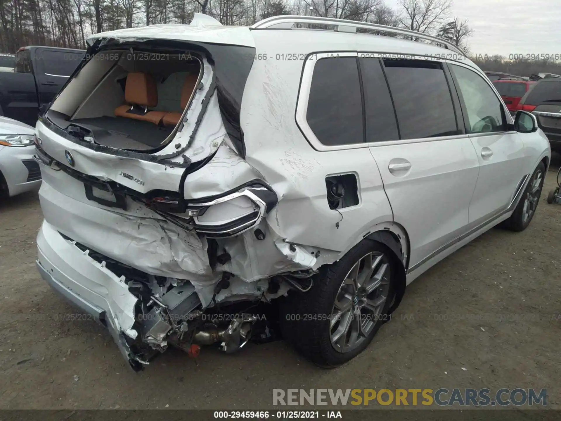 4 Photograph of a damaged car 5UXCW2C07M9E88871 BMW X7 2021
