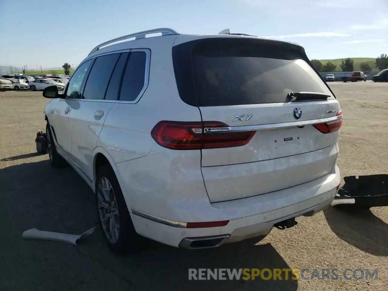 3 Photograph of a damaged car 5UXCW2C07M9F44355 BMW X7 2021