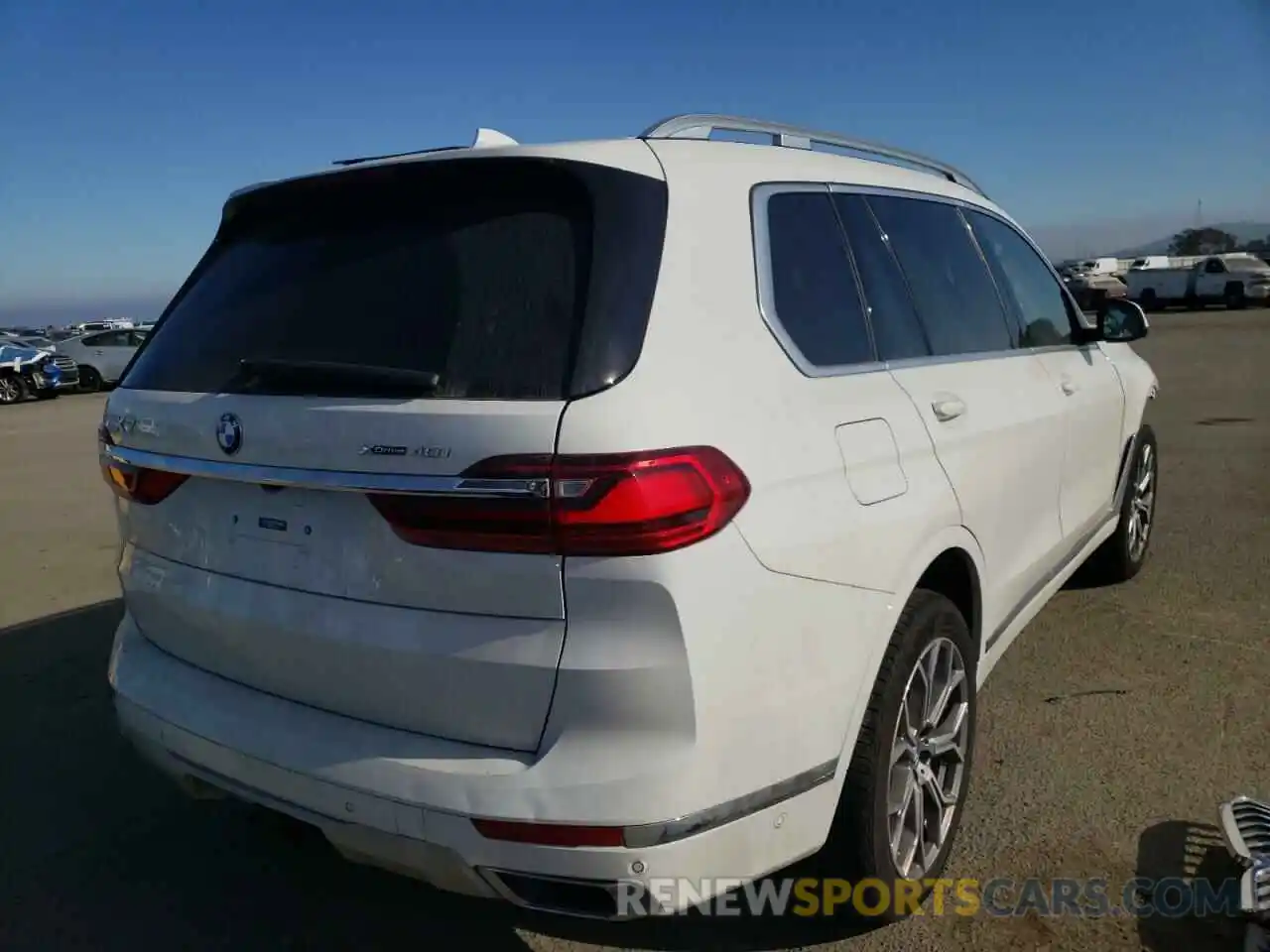 4 Photograph of a damaged car 5UXCW2C07M9F44355 BMW X7 2021