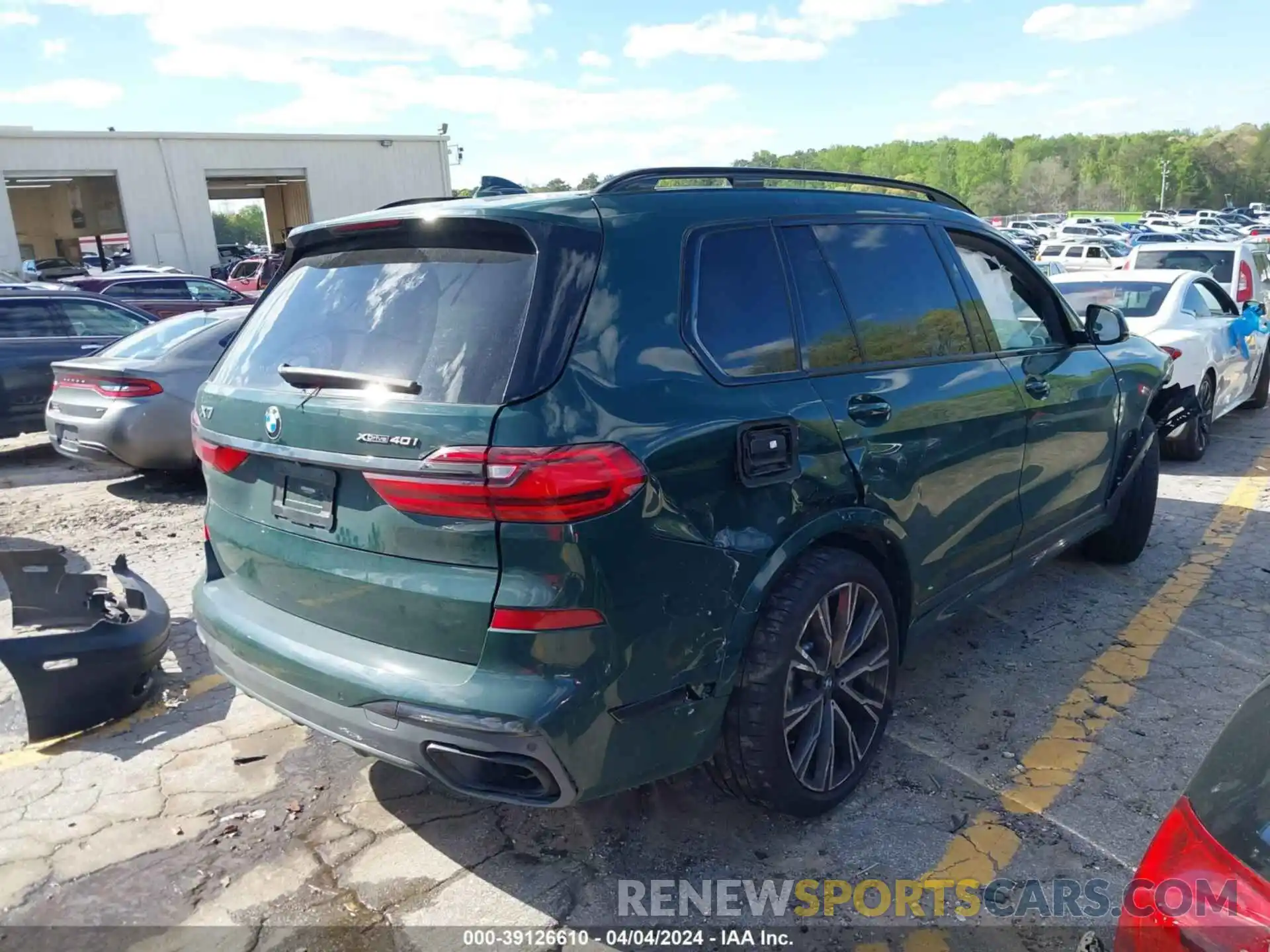 4 Photograph of a damaged car 5UXCW2C07M9G05087 BMW X7 2021