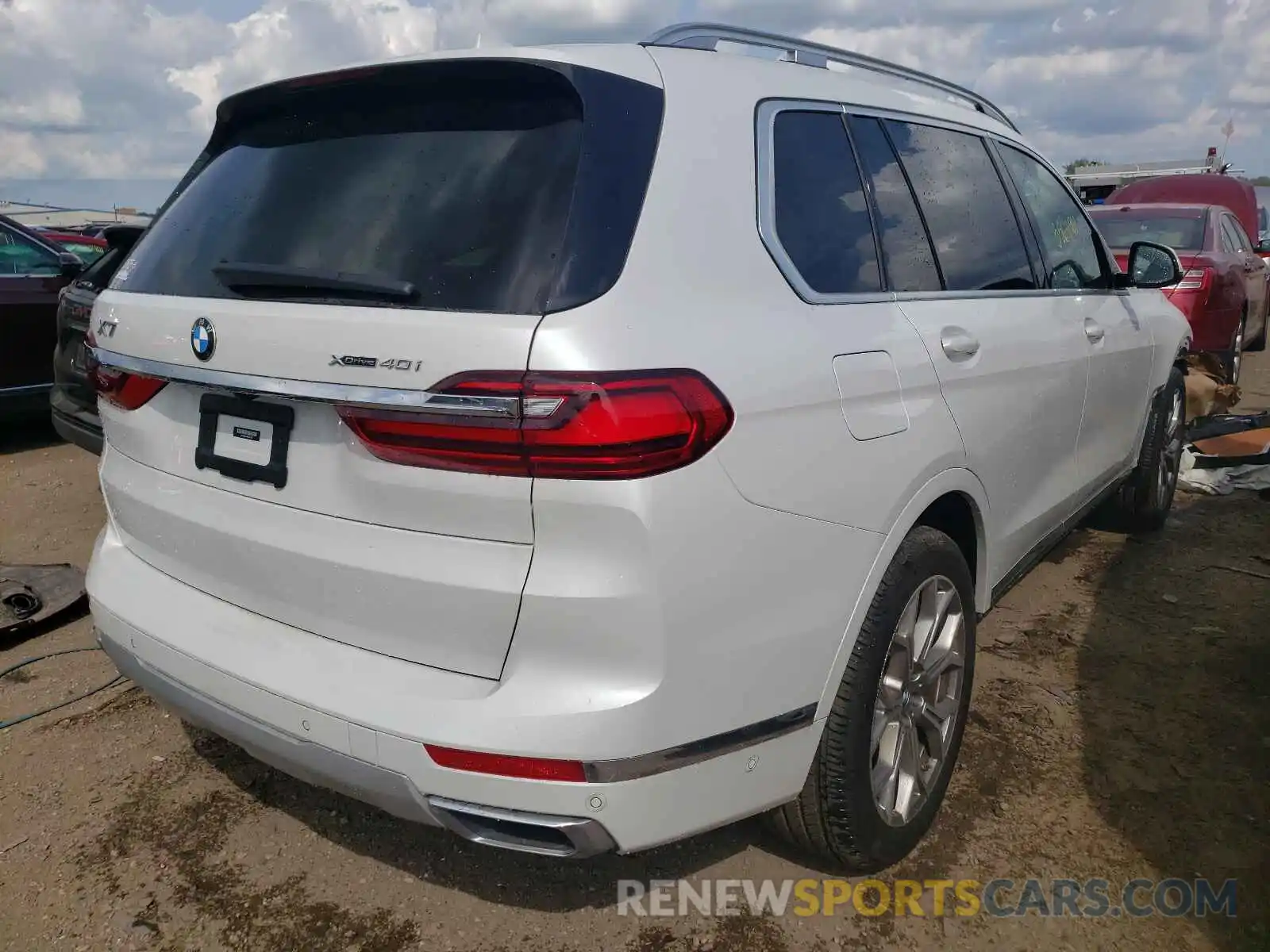 4 Photograph of a damaged car 5UXCW2C07M9G12766 BMW X7 2021