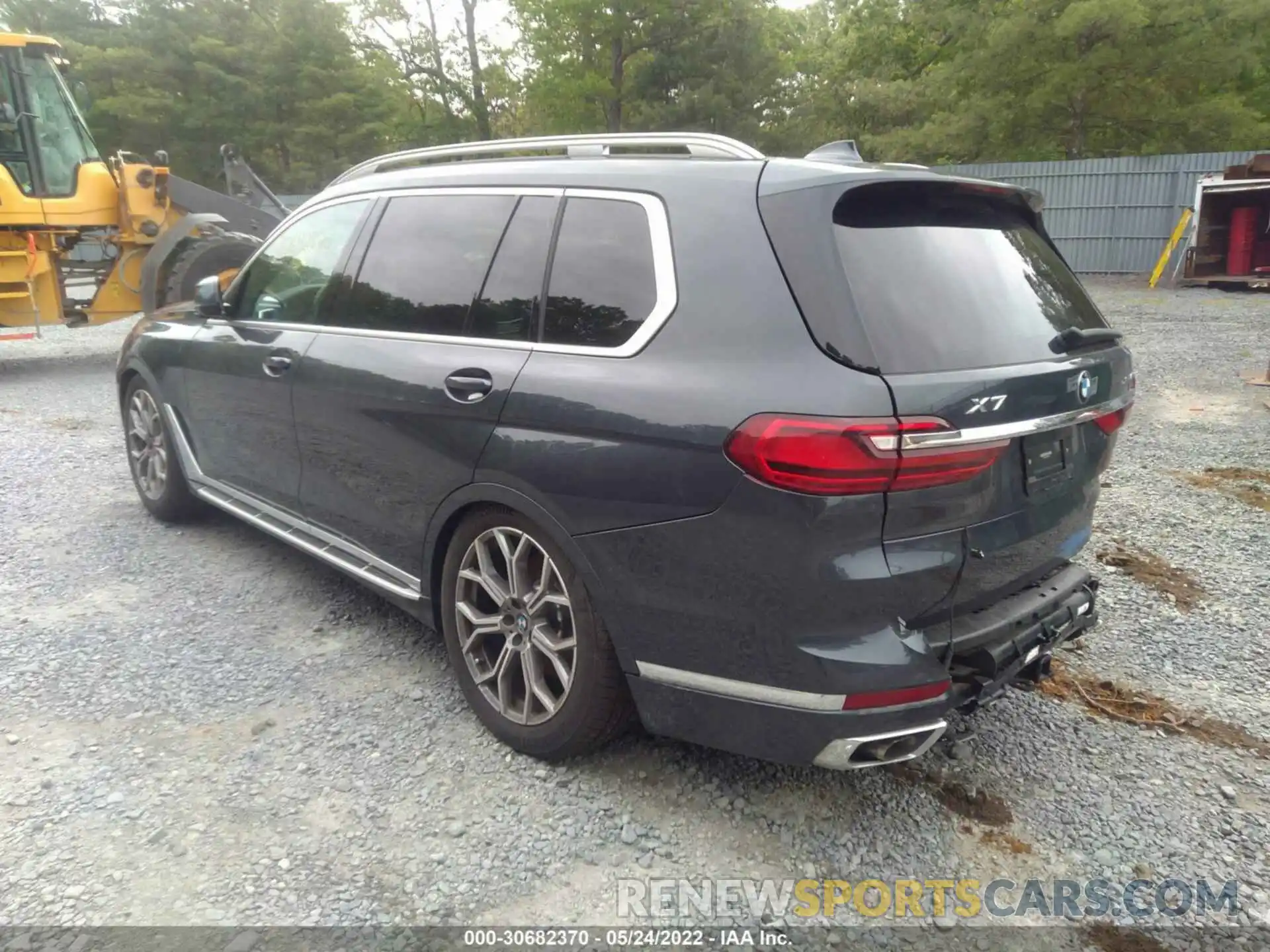 3 Photograph of a damaged car 5UXCW2C07M9G34380 BMW X7 2021