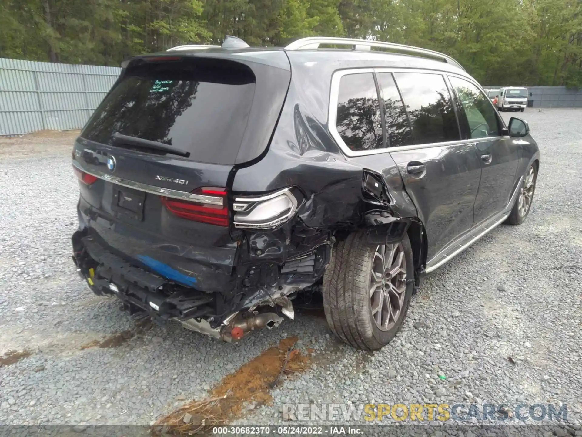 4 Photograph of a damaged car 5UXCW2C07M9G34380 BMW X7 2021