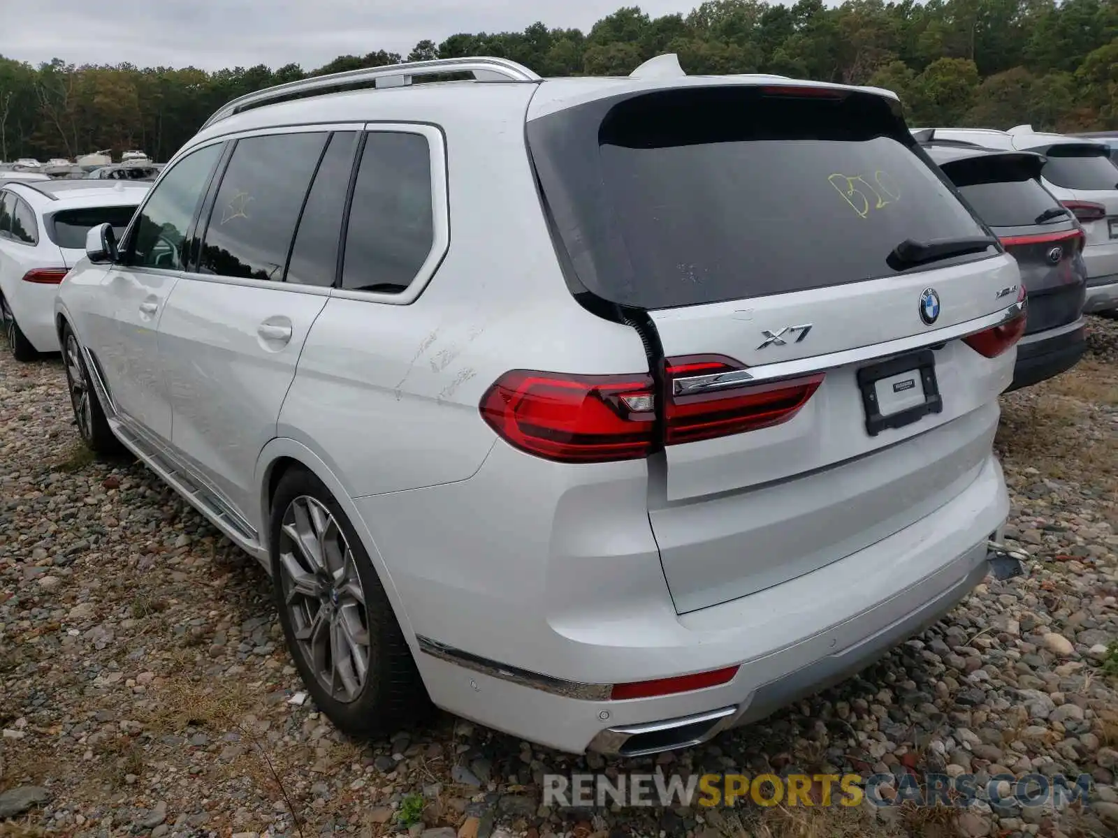 3 Photograph of a damaged car 5UXCW2C07M9G35559 BMW X7 2021