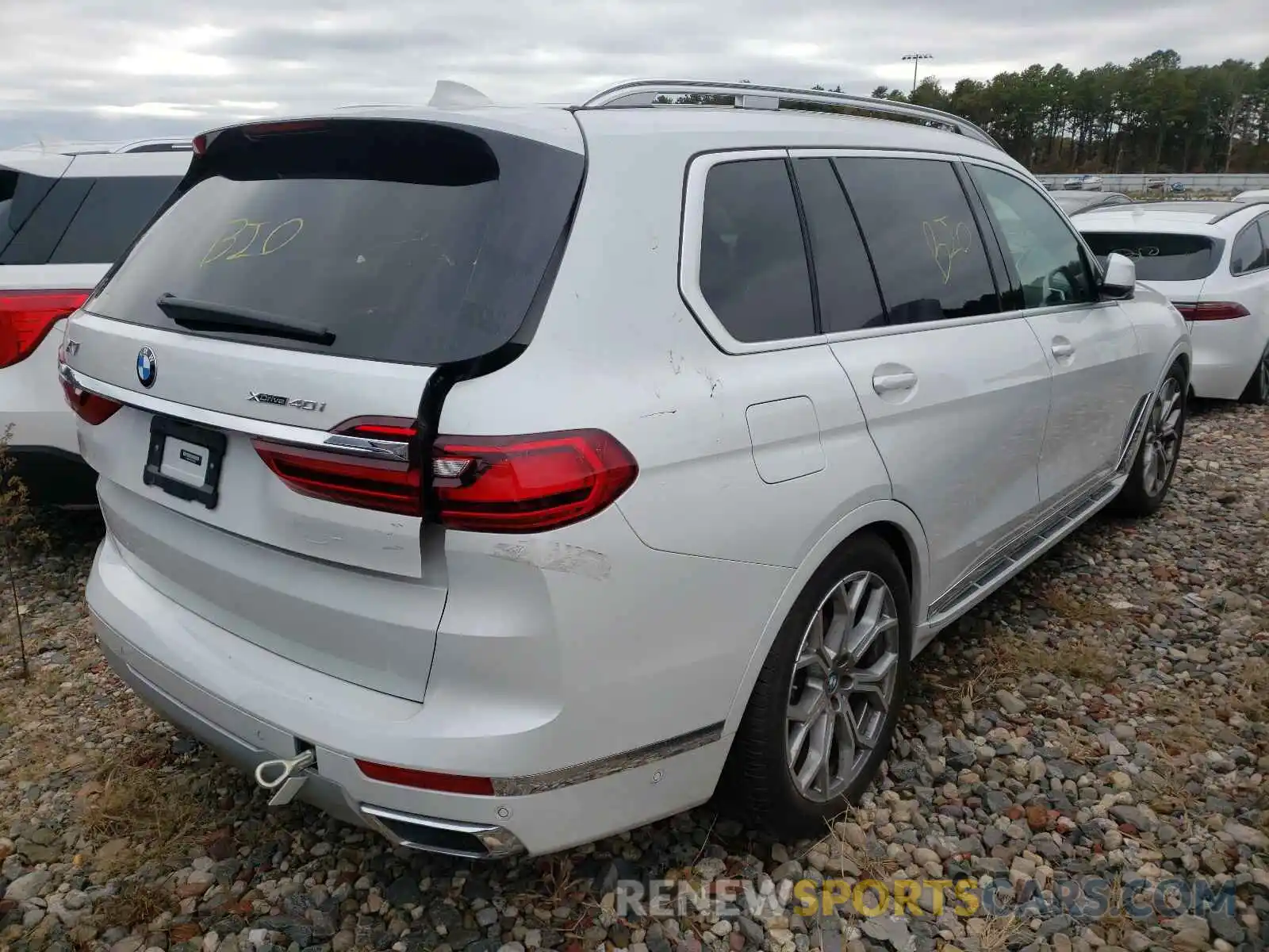 4 Photograph of a damaged car 5UXCW2C07M9G35559 BMW X7 2021