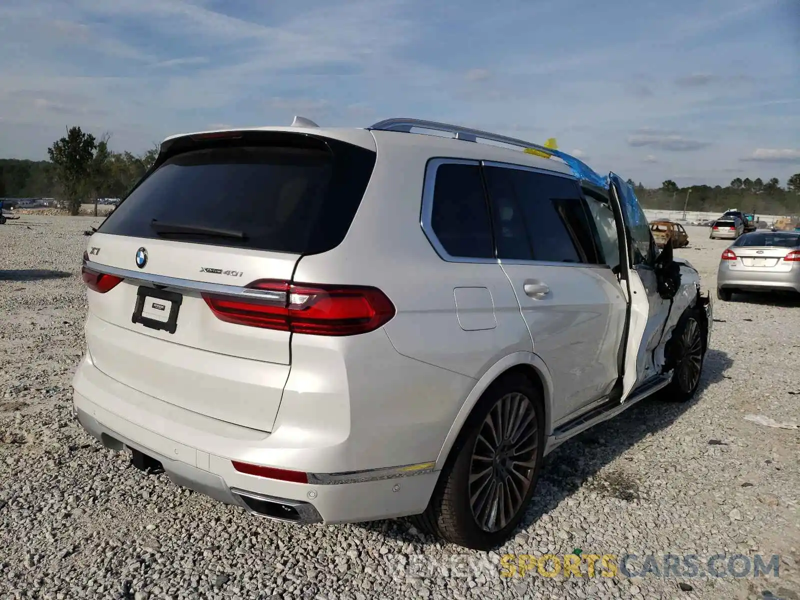 4 Photograph of a damaged car 5UXCW2C07M9G44505 BMW X7 2021