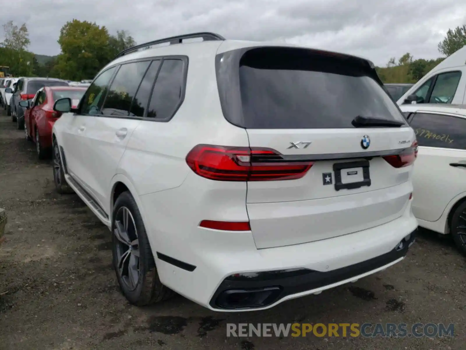 3 Photograph of a damaged car 5UXCW2C07M9H00636 BMW X7 2021