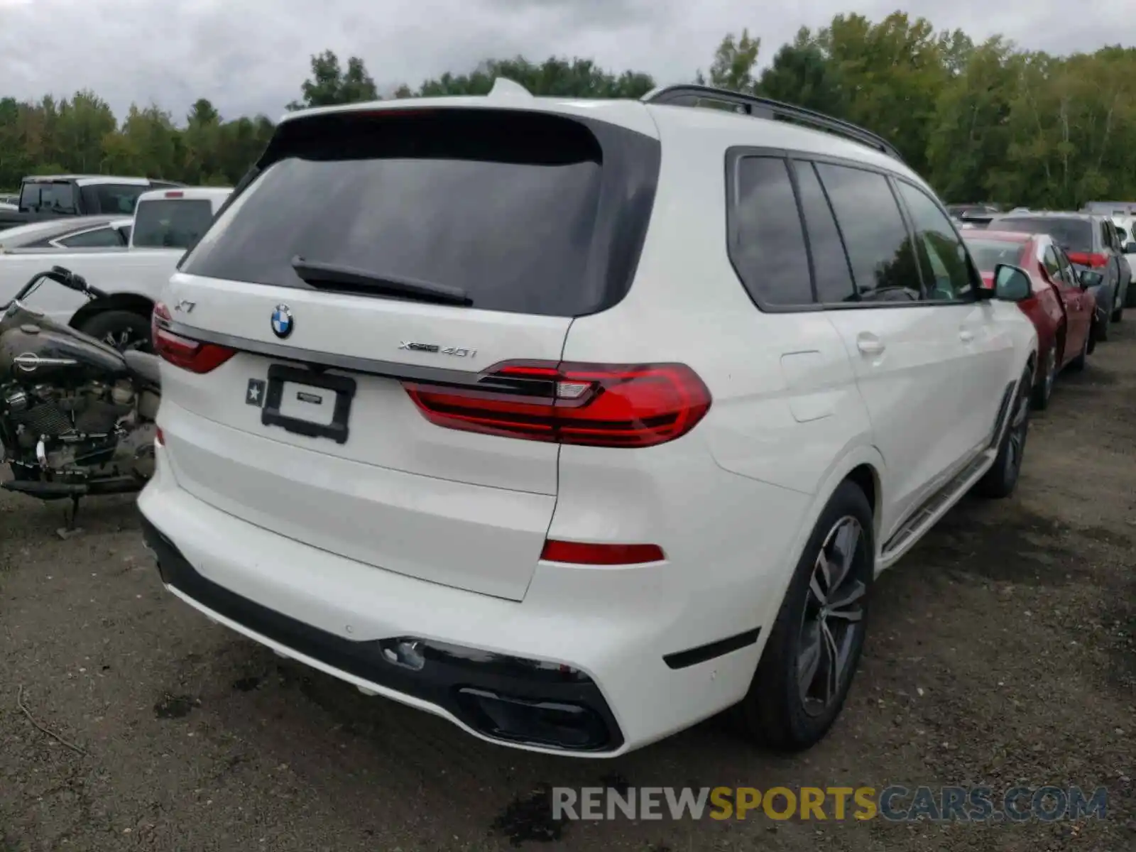 4 Photograph of a damaged car 5UXCW2C07M9H00636 BMW X7 2021