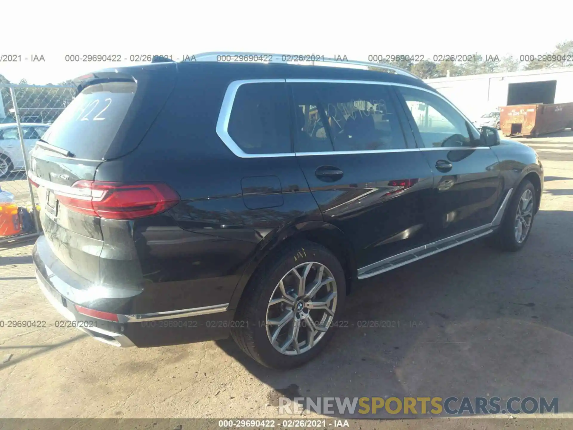 4 Photograph of a damaged car 5UXCW2C08M9E88409 BMW X7 2021