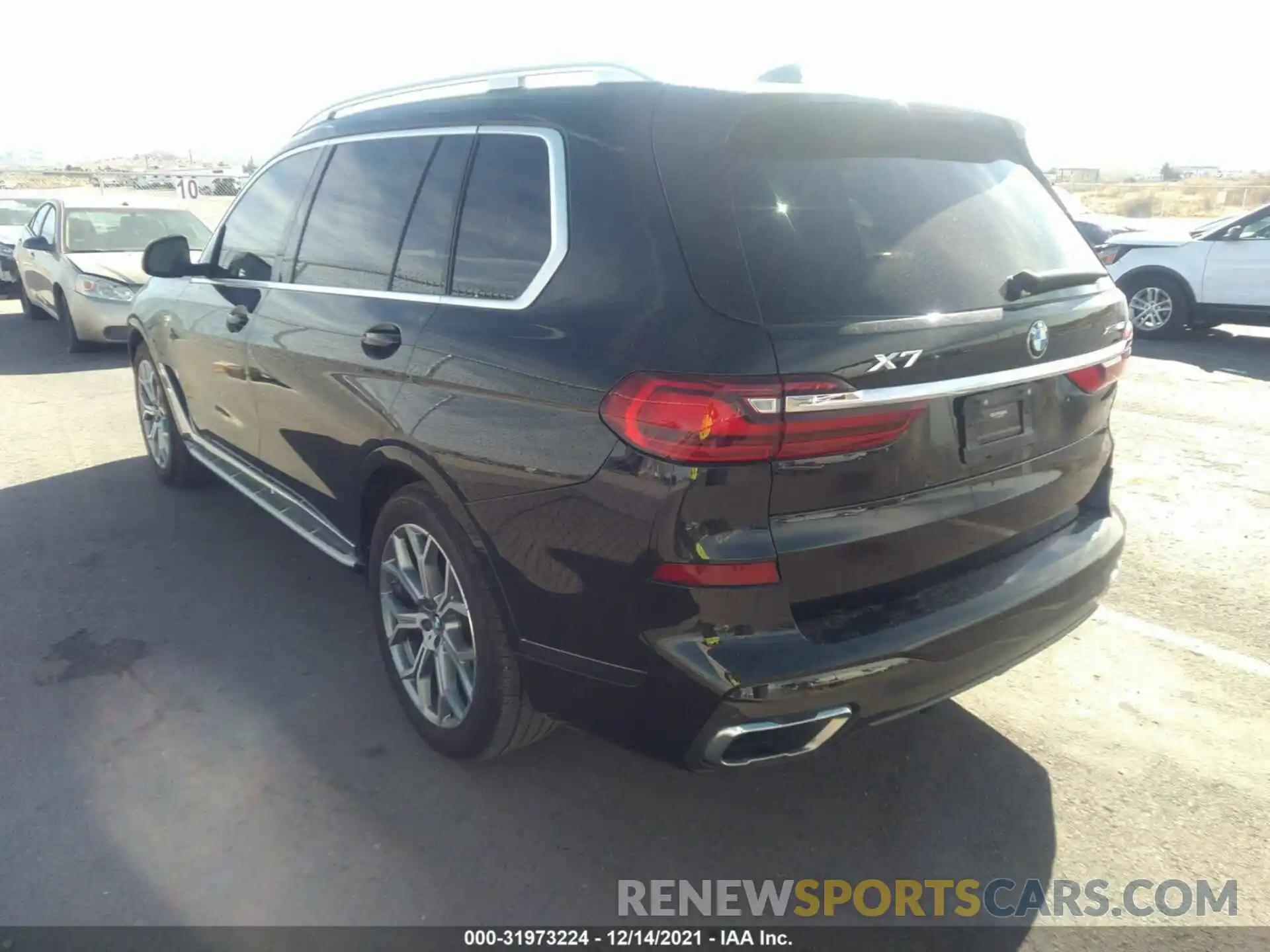 3 Photograph of a damaged car 5UXCW2C08M9F32828 BMW X7 2021