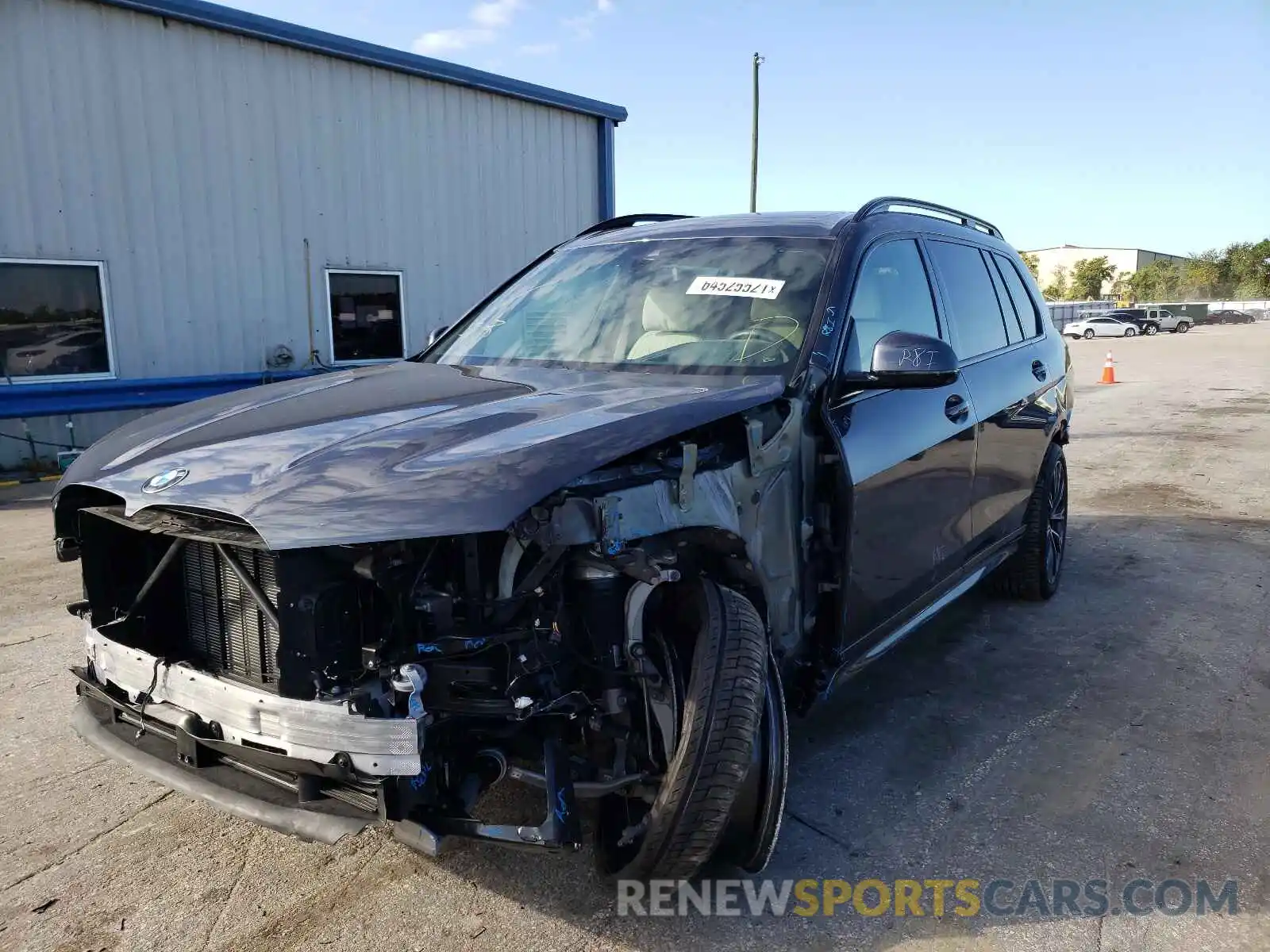 2 Photograph of a damaged car 5UXCW2C09M9E21639 BMW X7 2021