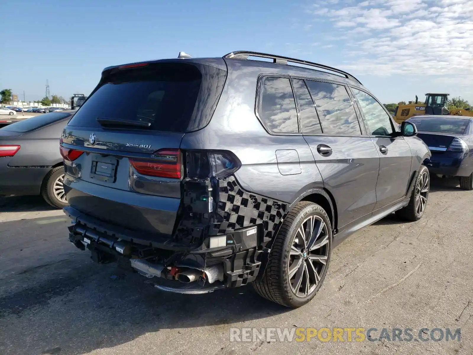 4 Photograph of a damaged car 5UXCW2C09M9E21639 BMW X7 2021